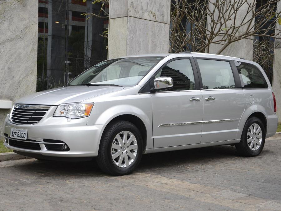  Chrysler Town & Country 2010 года  (фото 13 из 19)